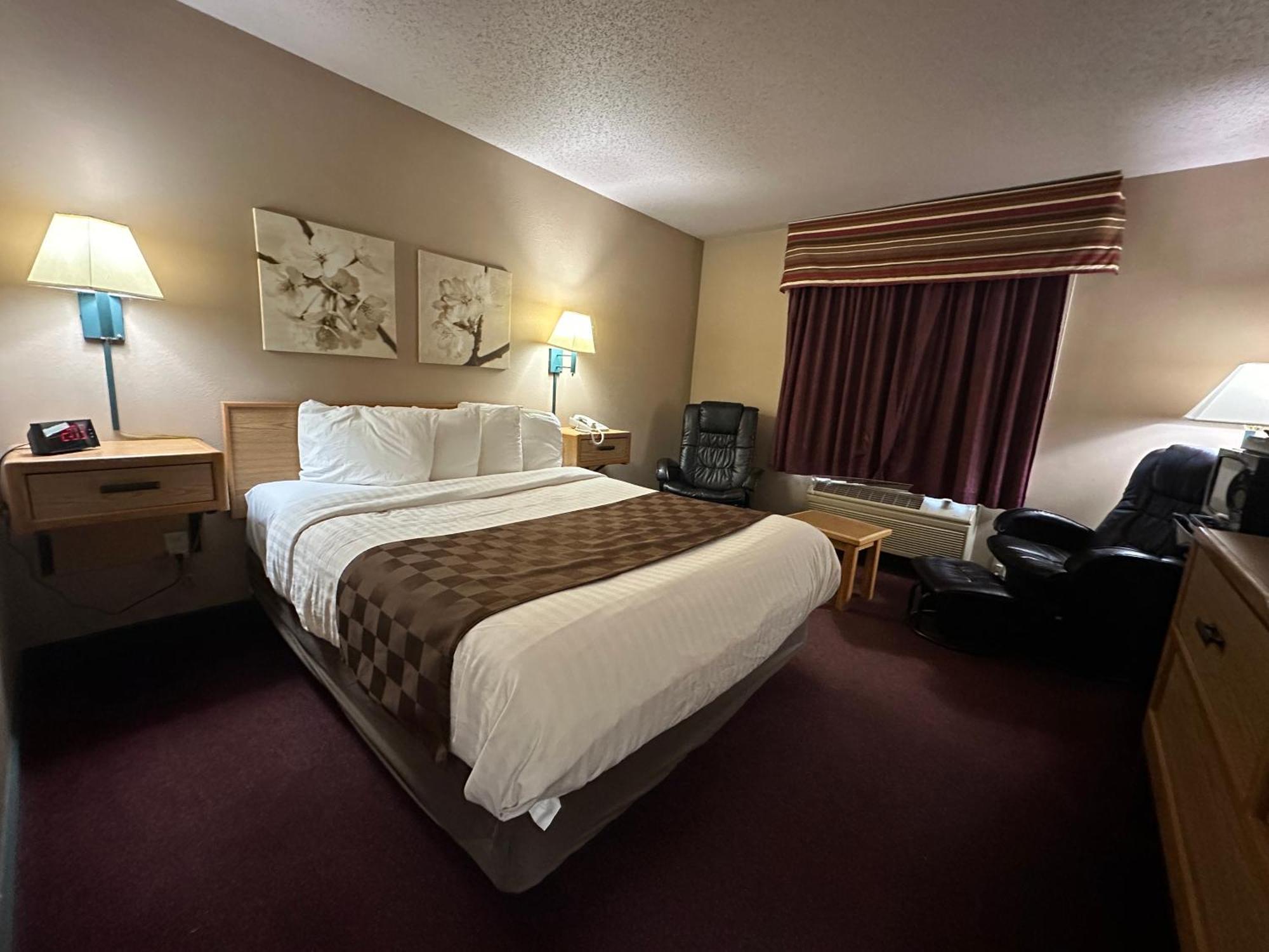 De Smet Super Deluxe Inn & Suites Ngoại thất bức ảnh