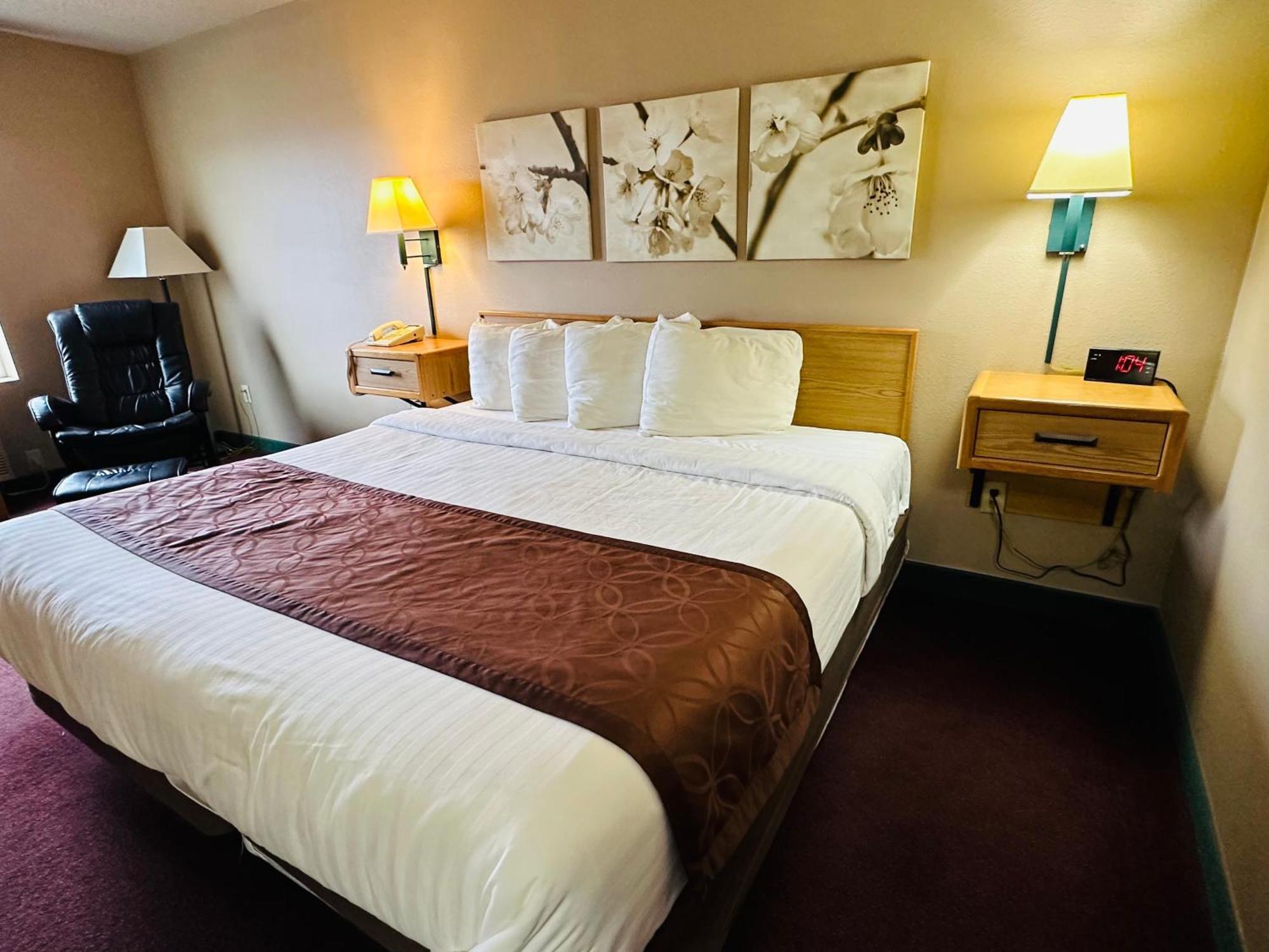 De Smet Super Deluxe Inn & Suites Ngoại thất bức ảnh