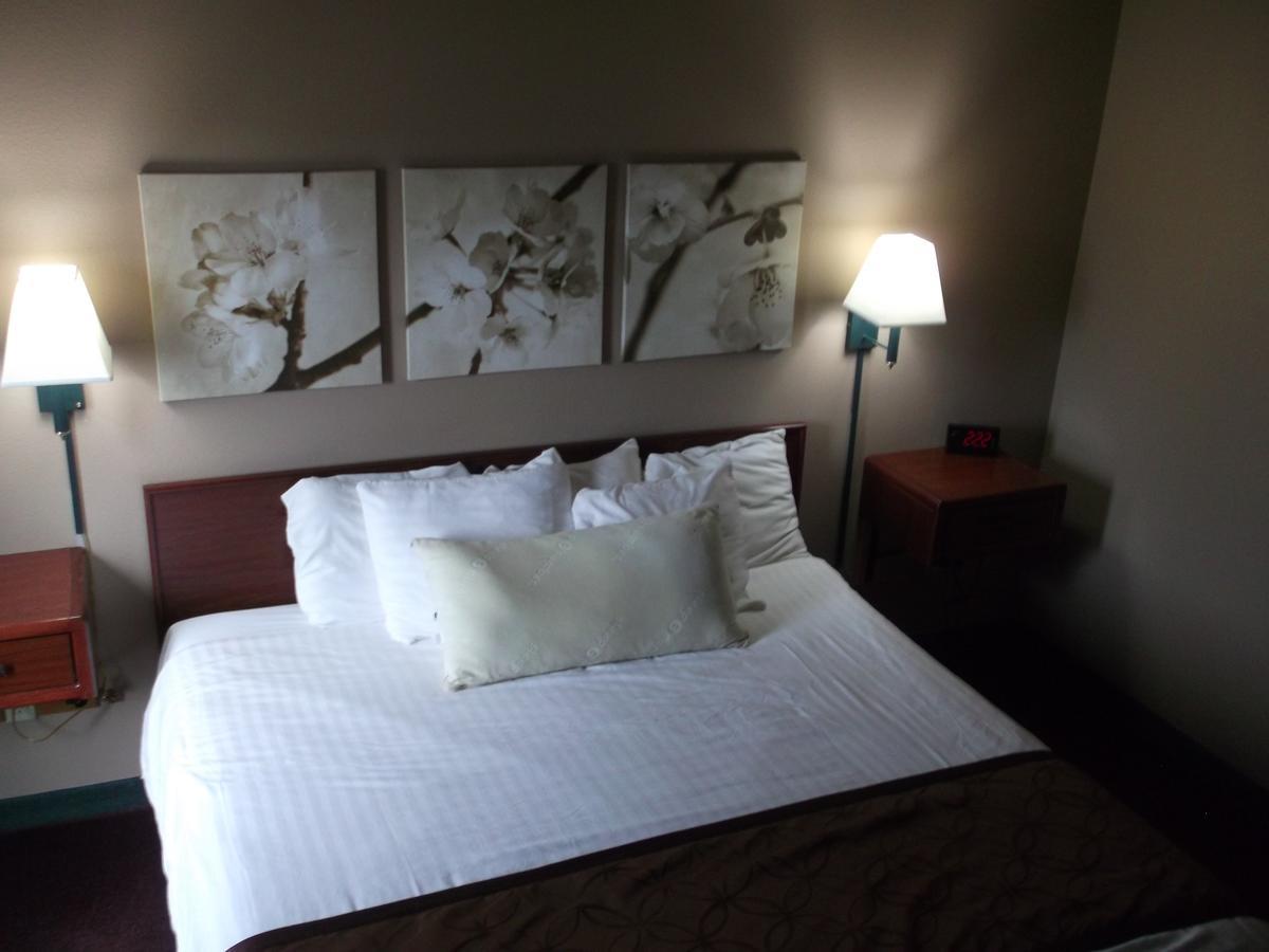 De Smet Super Deluxe Inn & Suites Ngoại thất bức ảnh