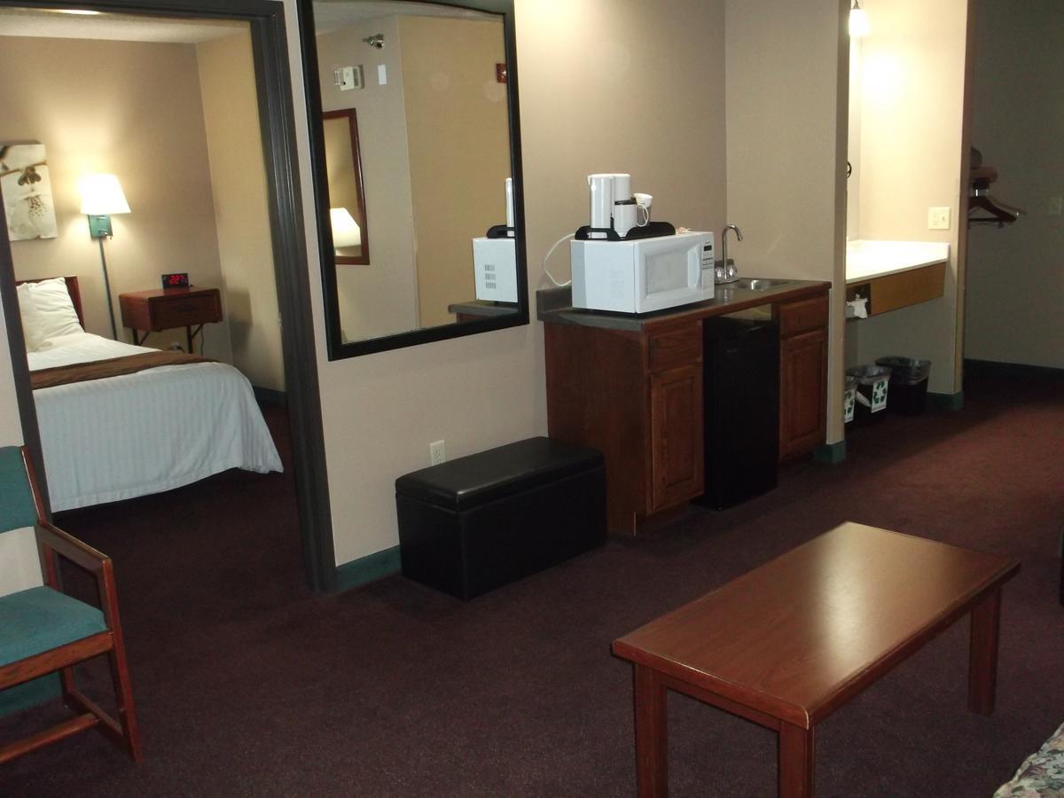 De Smet Super Deluxe Inn & Suites Ngoại thất bức ảnh
