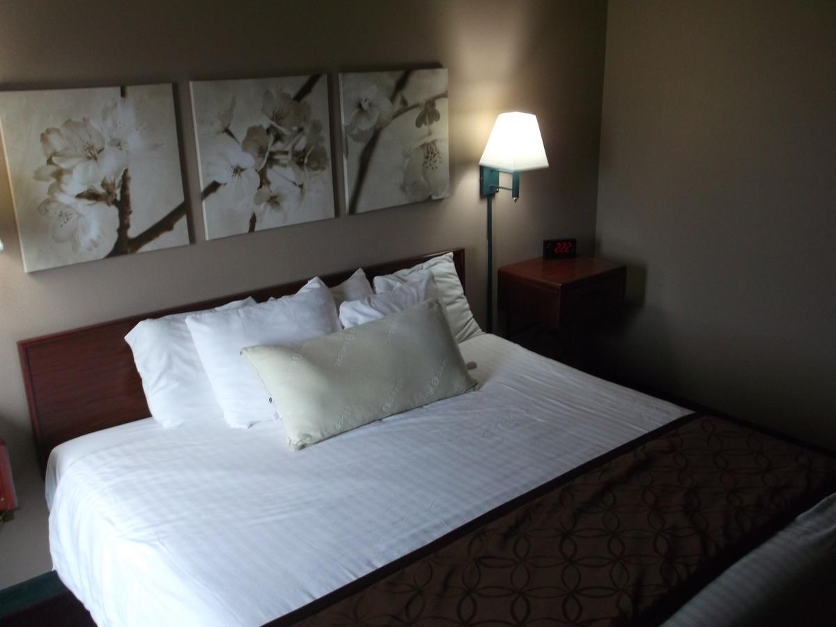 De Smet Super Deluxe Inn & Suites Ngoại thất bức ảnh