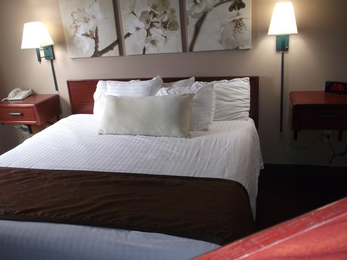 De Smet Super Deluxe Inn & Suites Ngoại thất bức ảnh