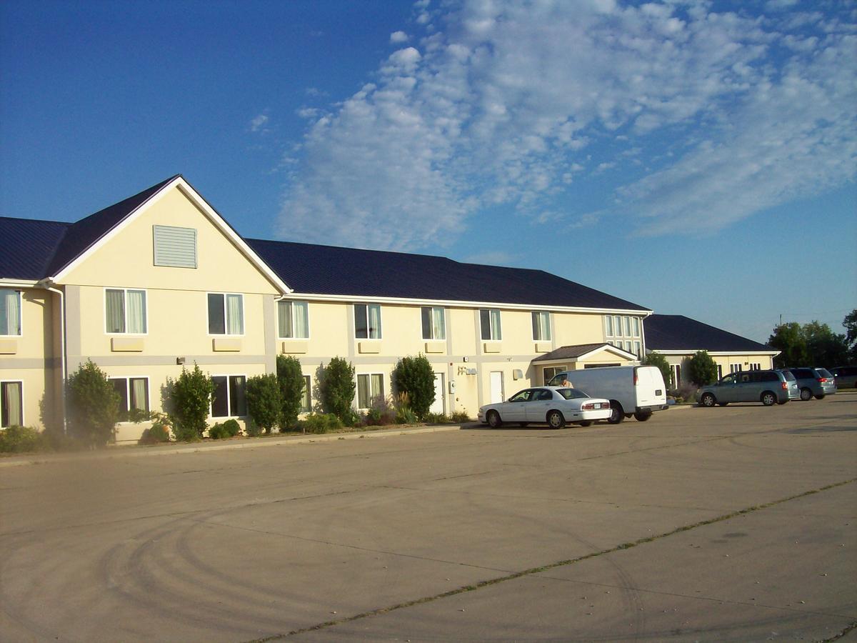 De Smet Super Deluxe Inn & Suites Ngoại thất bức ảnh