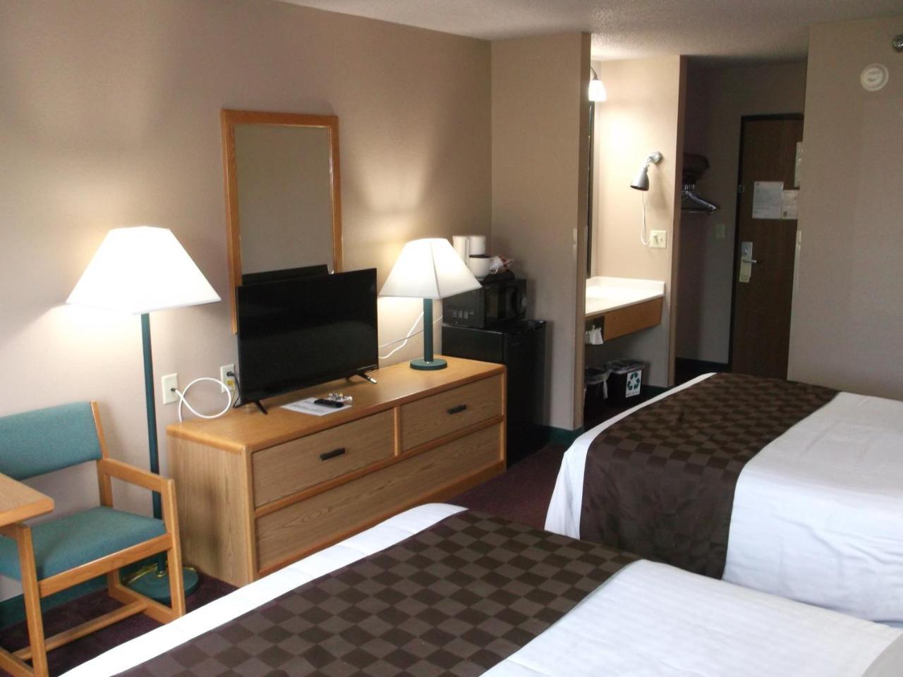 De Smet Super Deluxe Inn & Suites Ngoại thất bức ảnh