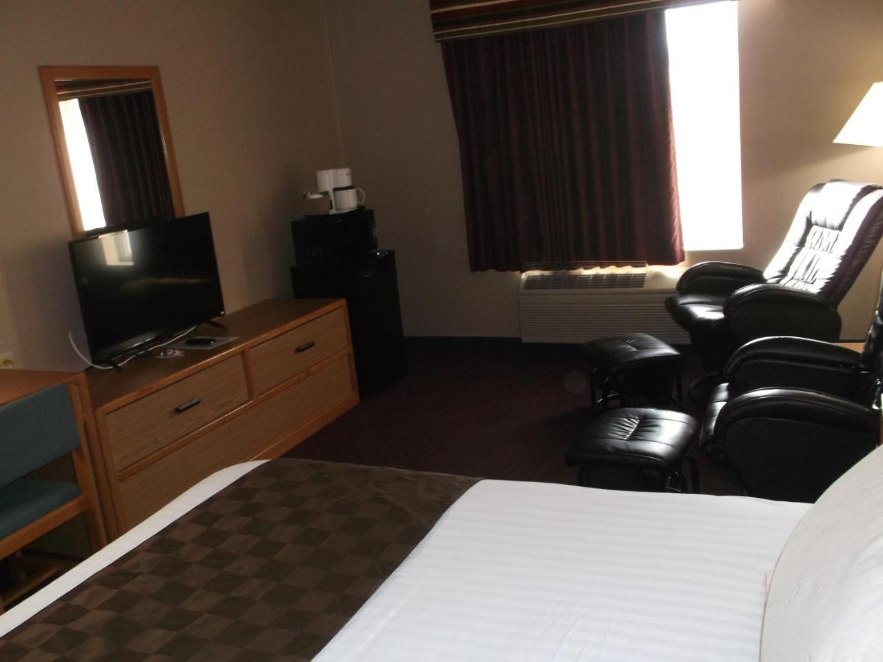 De Smet Super Deluxe Inn & Suites Ngoại thất bức ảnh