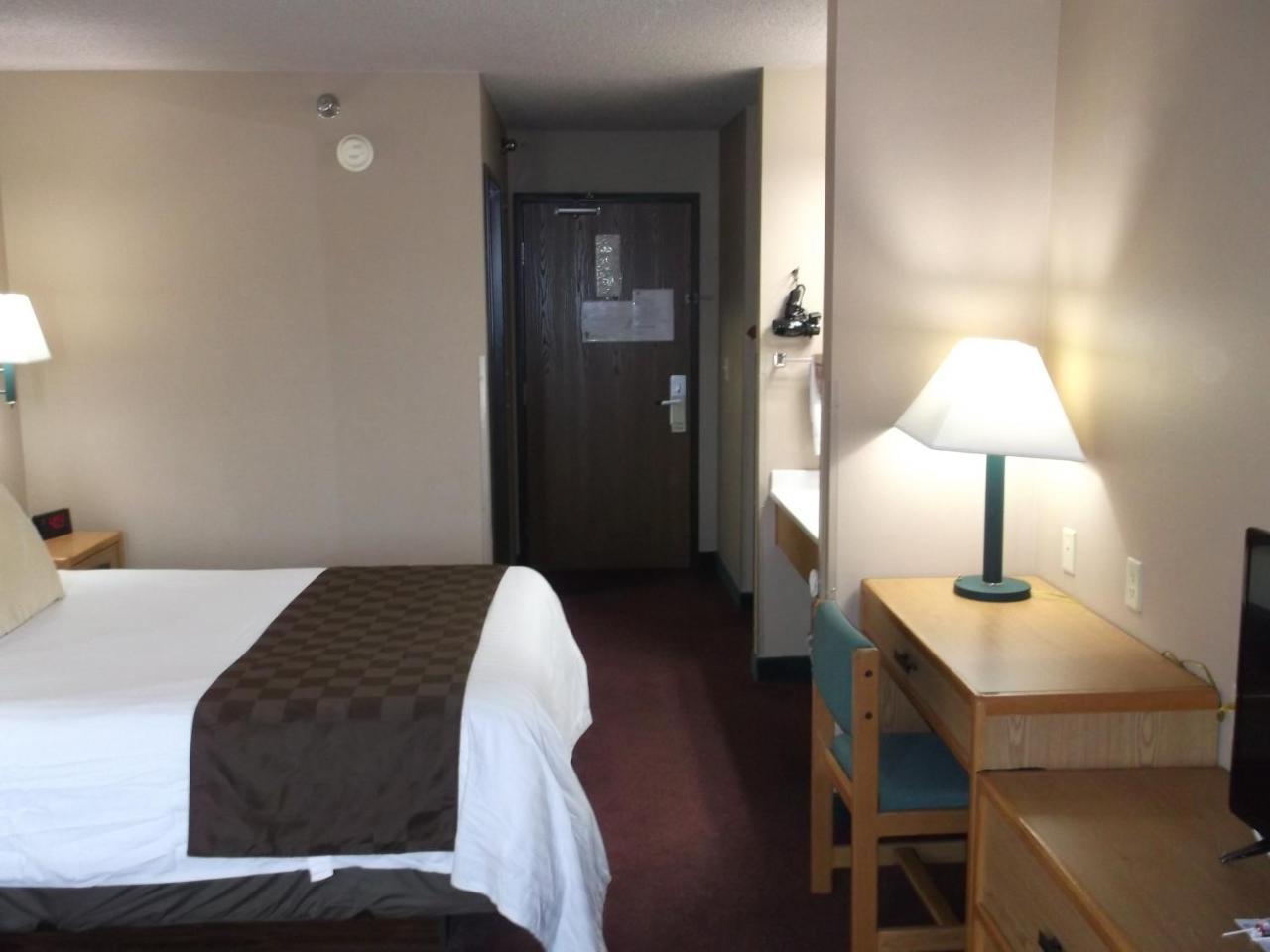 De Smet Super Deluxe Inn & Suites Ngoại thất bức ảnh