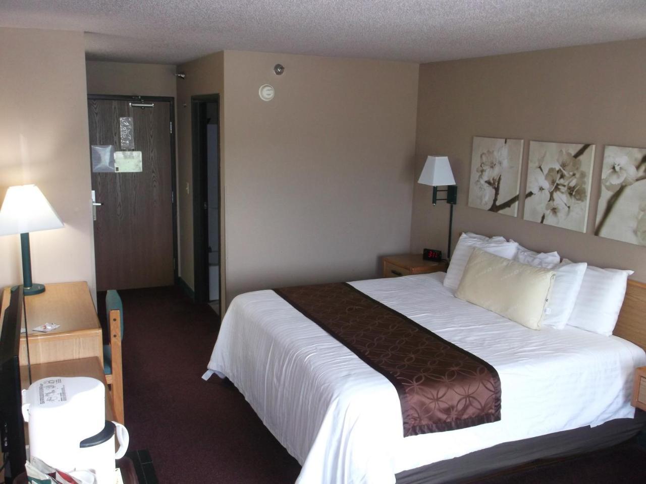 De Smet Super Deluxe Inn & Suites Ngoại thất bức ảnh